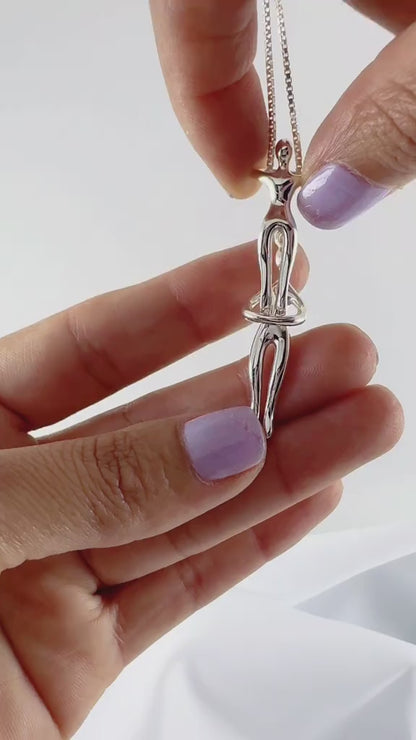 Abrazo Eterno: El collar que Siempre te Acompaña